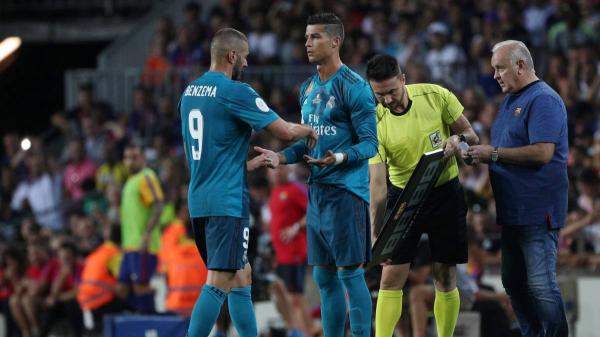 晒出7号球衣回击梅西，C罗用25分钟改变了“国家德比”