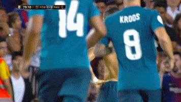 晒出7号球衣回击梅西，C罗用25分钟改变了“国家德比”