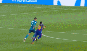 C罗推搡裁判被禁赛5场！球迷不服：推巴萨的人也有错吗