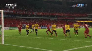 终于击败恒大！足协杯半决赛首回合上港2比1绝杀