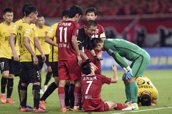 终于击败恒大！足协杯半决赛首回合上港2比1绝杀