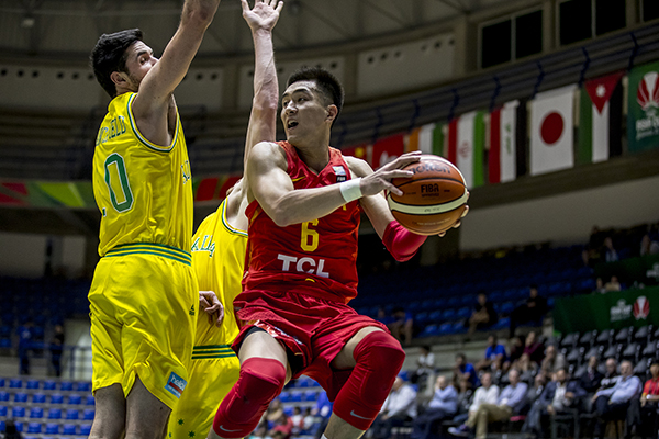 男篮亚洲杯：输给澳大利亚26分，中国男篮蓝队无缘四强