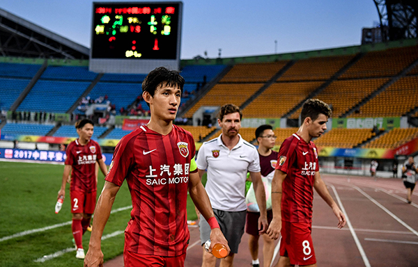 上港输球退出中超夺冠竞争，只有斯科拉里称对手还有机会