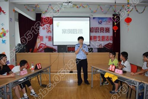 社区民警宋佳组织青少年观看案例视频.jpg