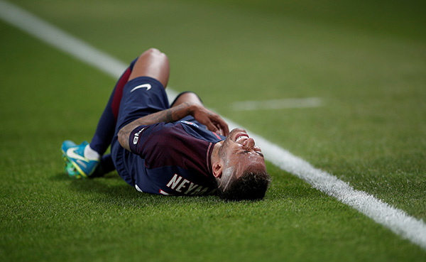 现场看内马尔神迹是种什么感受，巴黎球迷担心球队配不上他