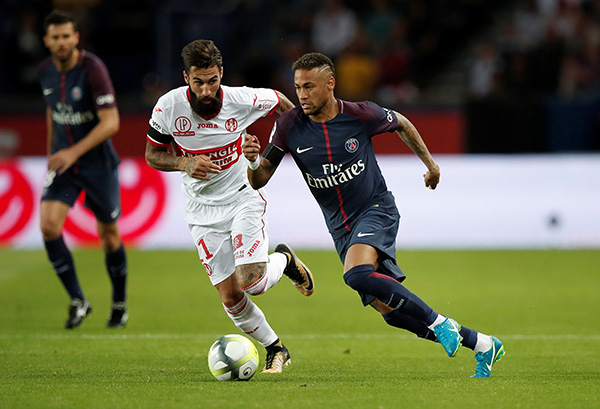 现场看内马尔神迹是种什么感受，巴黎球迷担心球队配不上他