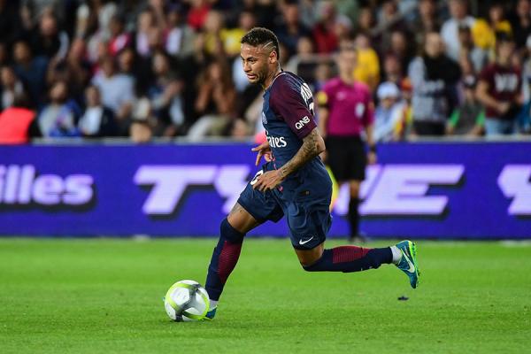 现场看内马尔神迹是种什么感受，巴黎球迷担心球队配不上他