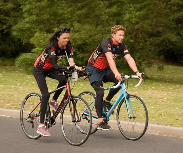 全身65%被烧伤，200多次手术，跑步让她浴火重生