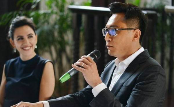 这些明星夫妇性格迥异但是合拍度满分