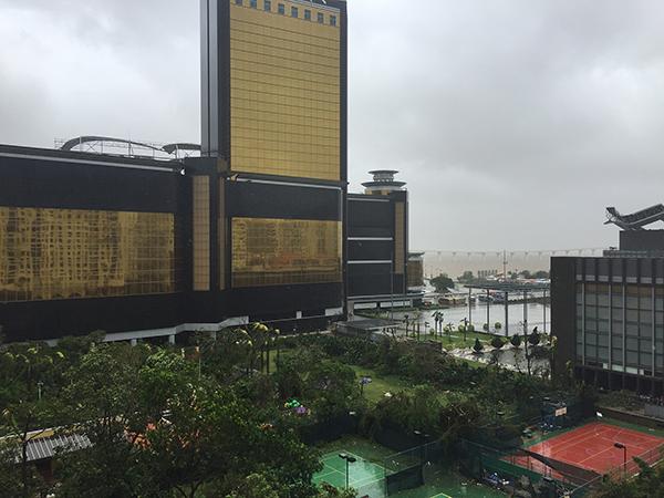 受台风“天鸽”影响，澳门午时出现大面积停电，尚未全面恢复