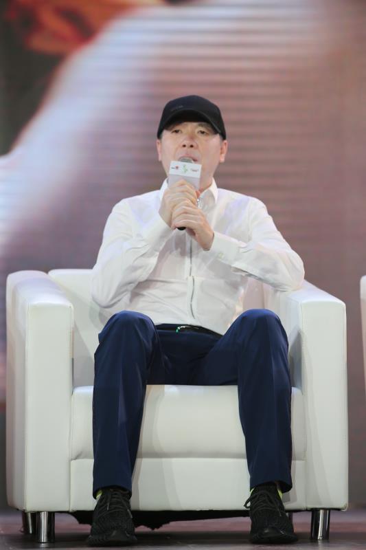 冯小刚：《芳华》找补青春的失落感，拍战争让年轻人不忘历史