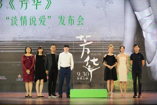 冯小刚：《芳华》找补青春的失落感，拍战争让年轻人不忘历史