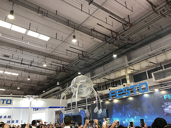 在群英荟萃的世界机器人大会，如何成为人群中最闪耀的机器人