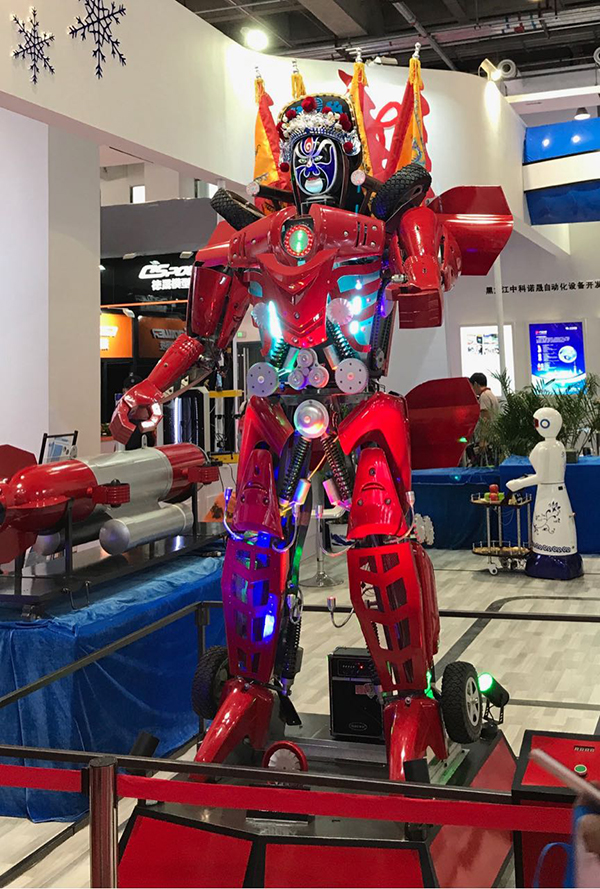 在群英荟萃的世界机器人大会，如何成为人群中最闪耀的机器人