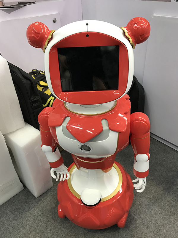 在群英荟萃的世界机器人大会，如何成为人群中最闪耀的机器人