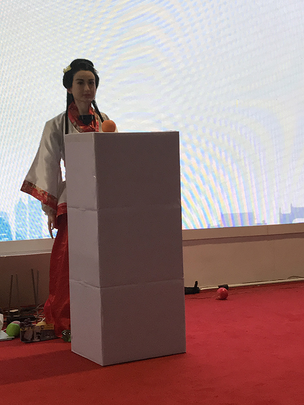 在群英荟萃的世界机器人大会，如何成为人群中最闪耀的机器人