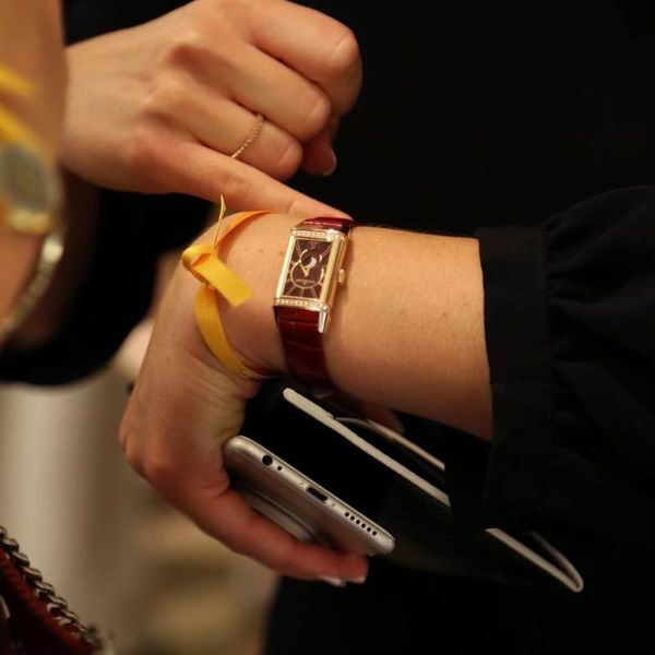 反差萌爱人|爱玩爱闹的她和超级安静的他