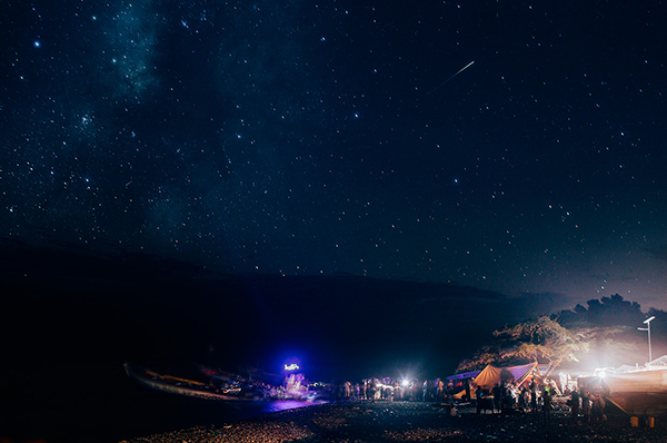 穿越西半球最穷国：木划艇、摩托车、蹦蹦车过海地