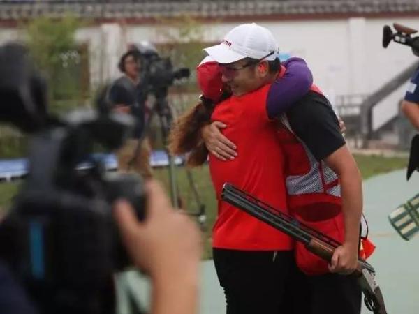 不是许昕和钟天使，全运上海代表团旗手为何是个中年大叔