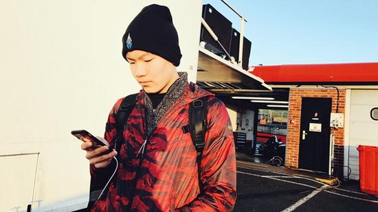 这个最年轻F4车手把国旗画上头盔，他让更多人知道中国速度