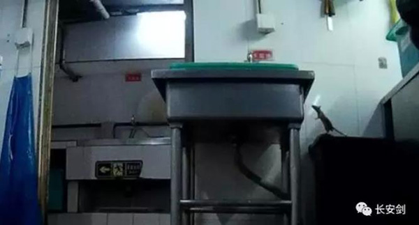 人民网评海底捞后厨卫生事件：说得再好，不如到后厨看看