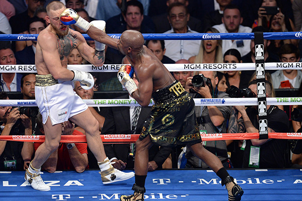 跨界世纪拳战结局毫无悬念，梅威瑟50战全胜收官不得不服