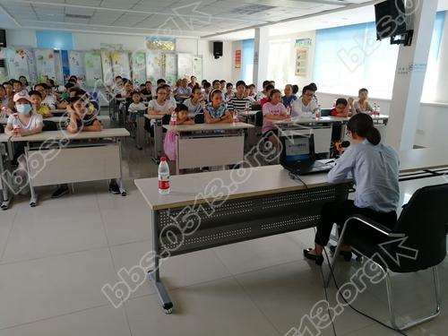 虹东社区：“七彩夏日”社区行 法制讲堂促成长（1）.jpg