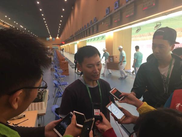 全运会射击场有了美籍华人，他的眼睛缺了一个瞳孔