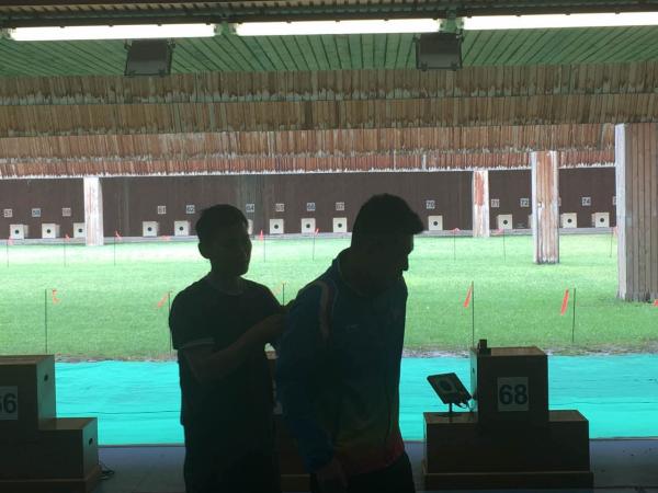 全运会射击场有了美籍华人，他的眼睛缺了一个瞳孔