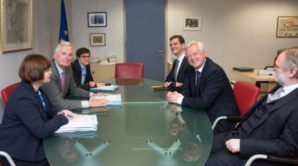 第三轮脱欧谈判今日开启，英国在经济减速中面临选择困境