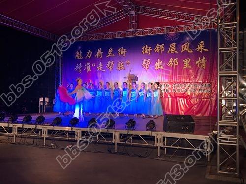 凤凰社区：开展“精准走帮服  帮出邻里情”文艺演出.JPG