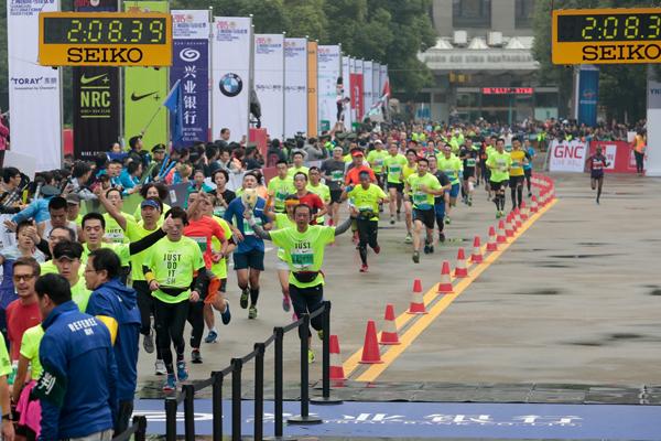 上海马拉松取消半程赛事，全马参赛人数增加至28000人