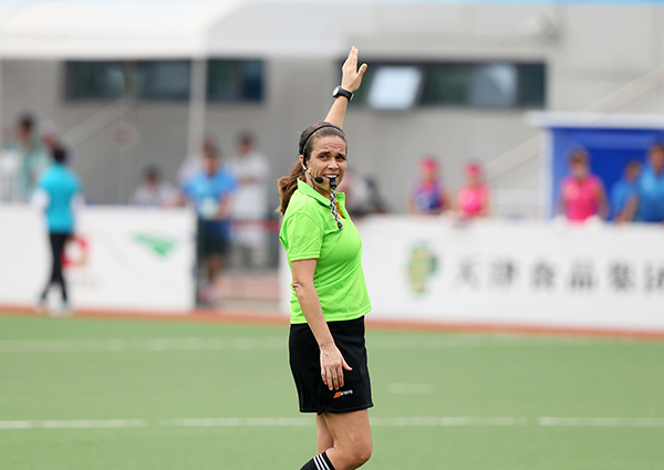 全运赛场来了58位洋裁判，执法一场酬劳100美元