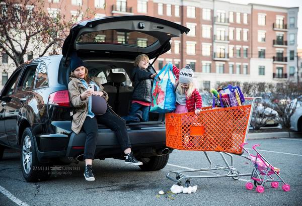 摄影师把镜头对准了生活中的孕妇，有些心酸却很真实