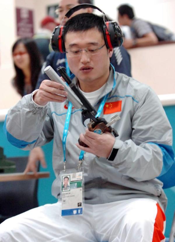 46岁“老枪”谭宗亮全运再夺金：手端保温杯，眼望东京奥运