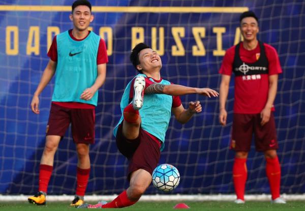 433阵型强攻乌兹别克斯坦，今夜还有属于国足的奇迹吗