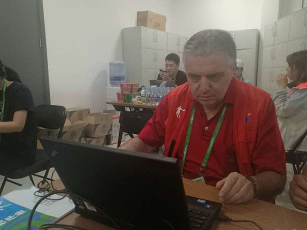 意大利有个乒乓“球痴”：来中国64次，拍摄八千位选手照片