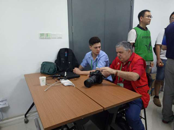 意大利有个乒乓“球痴”：来中国64次，拍摄八千位选手照片