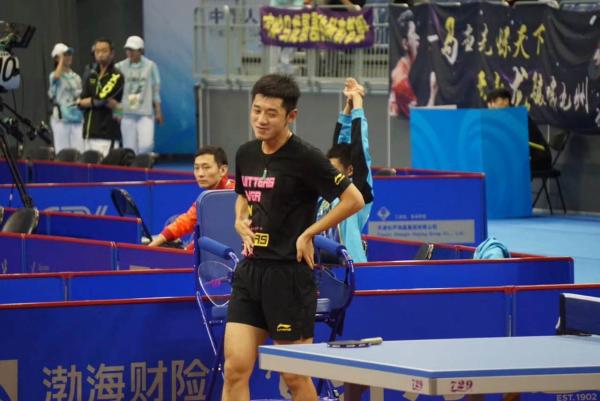 张继科团体赛一人丢2分，粉丝动情：看一场少一场，要珍惜