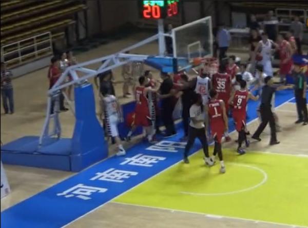 重磅罚单！篮协禁赛NBL打架主角3年，取消两队联赛资格