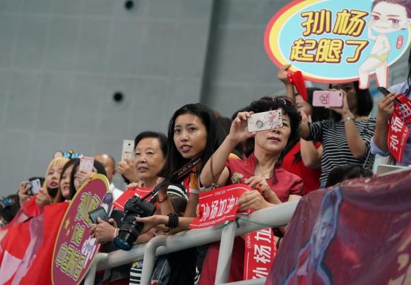 全运游泳赛场孙杨夺生涯百金！他说自己身体还“虚着”呢