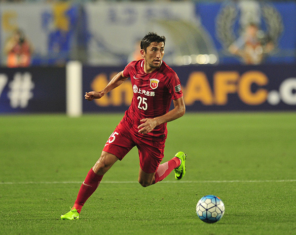 批评中超裁判“水平差”，上港外援被足协停赛两场
