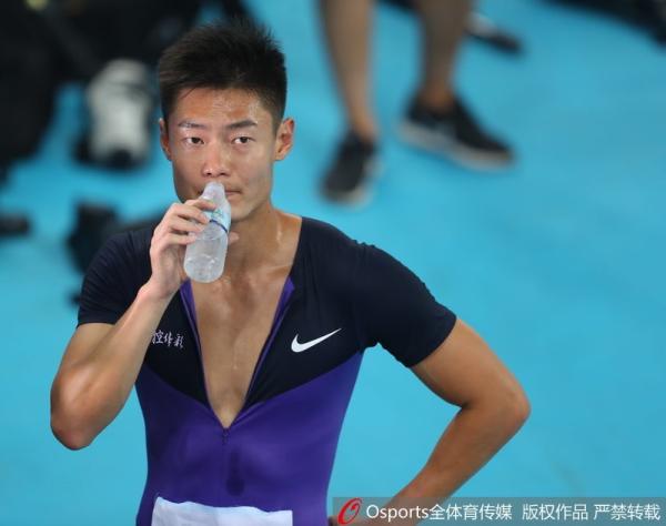 10秒04！力压苏炳添百米夺冠，谢震业感谢上天眷顾