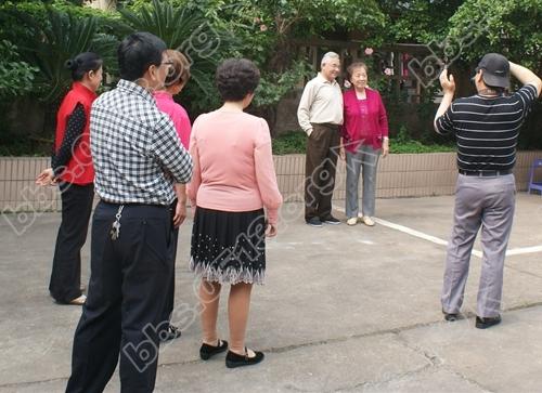 虹东社区：爱在国际家庭日  馨香温情满邻里.jpg