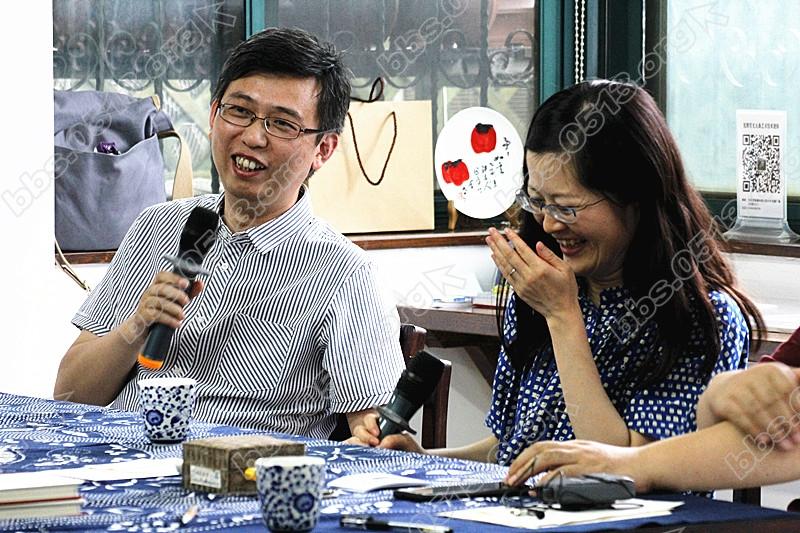 苏枕书与《江海晚报》文学编辑严晓星在新书《京都如晤》分享会上