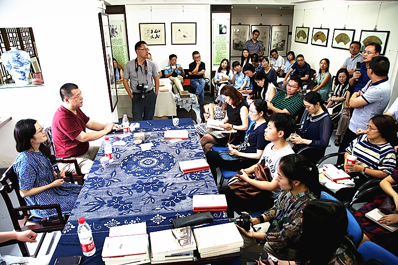 新书分享会上读者与苏枕书交流