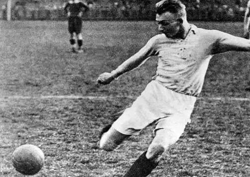 看完《敦刻尔克》，我想起了二战中的足球英雄