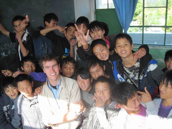 时尚配饰与慈善公益挂钩，你会买单吗