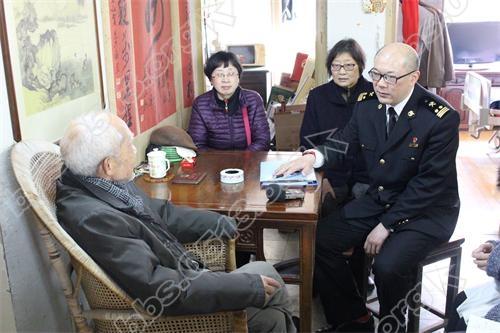 送关怀进家门 “走帮服”心贴心.JPG