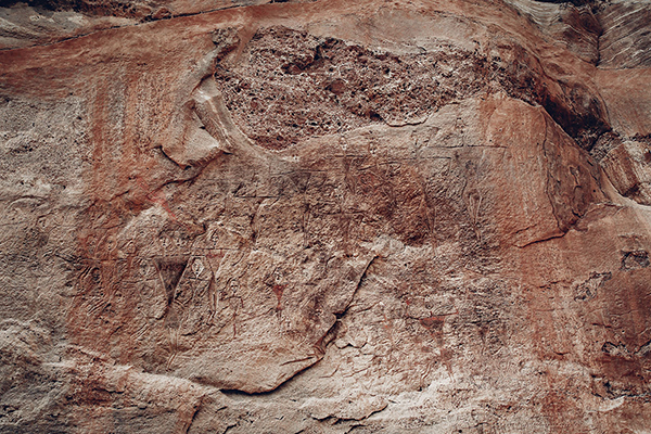 天山深处的康家石门子岩画：西王母、舞蹈、生殖崇拜